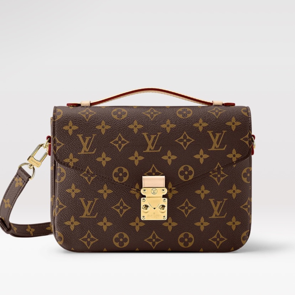 ⭐️Authentic Luis Vuitton Pochette  Métis ⭐️